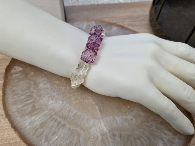 Bracelet Perles Blanches Nacrées Violet Transparent