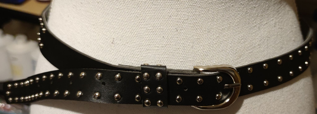 Ceinture cloutée noir 85 cm 