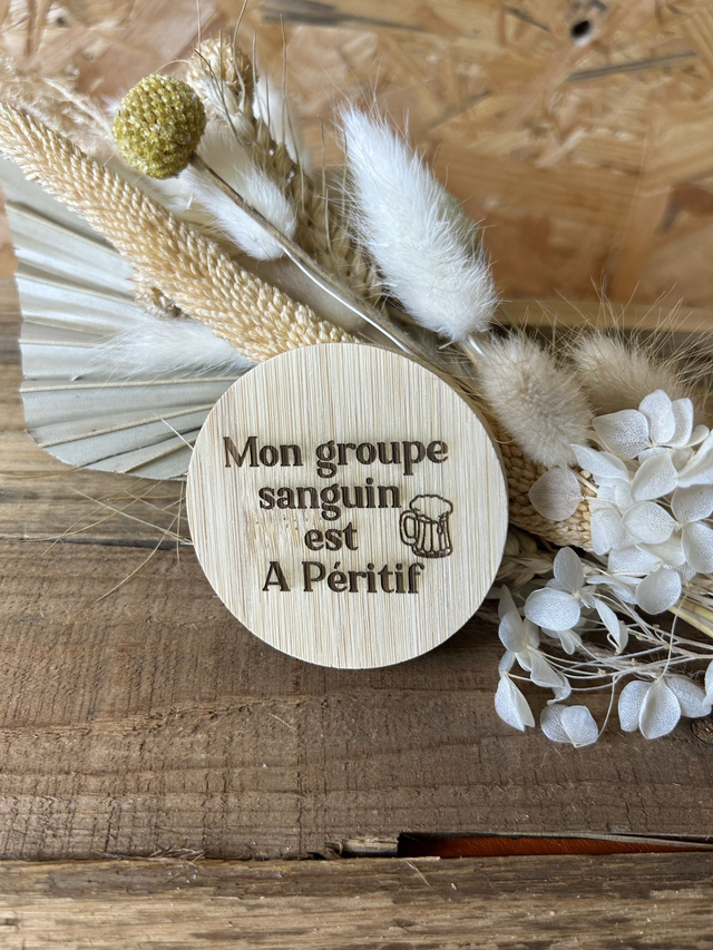 Décapsuleur magnétique en bambou "Mon groupe sanguin est A péritif"