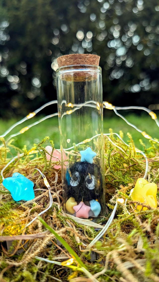 Noireaude solitaire en fiole