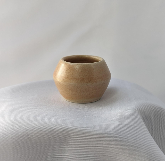 Teeny pot- light peach d