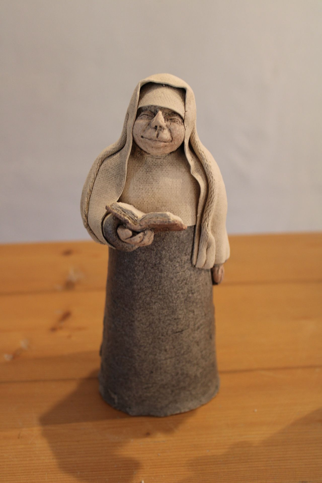 Begijn met boek / Beguin with book