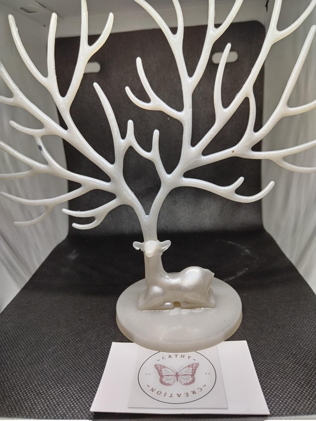 Support Bijoux cerf blanc 