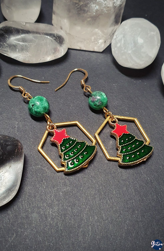 Boucles d&#039;oreilles sapin de Noël et et rubis zoïsite