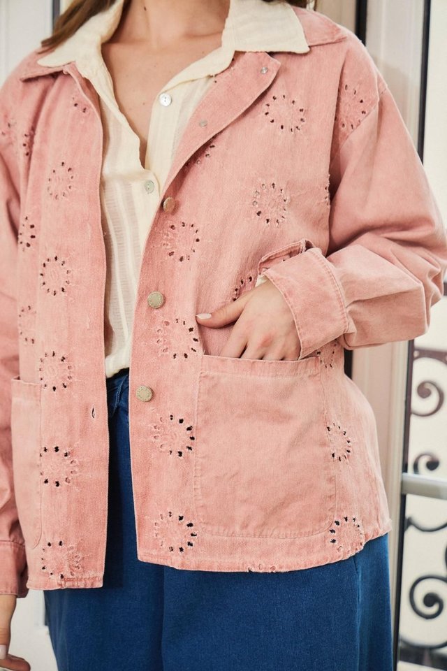 Veste denim délavé et brodée