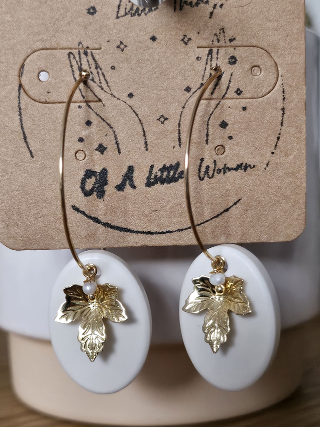 Boucles d&#039;oreilles feuilles, jesmonite et nacre