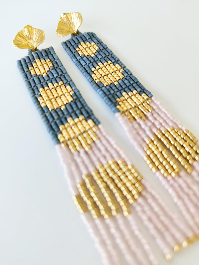 Pendientes flecos círculos oro fondo azul