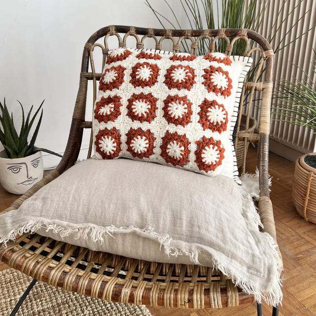 𐩘 Coussin au crochet OURSIN ROUGE