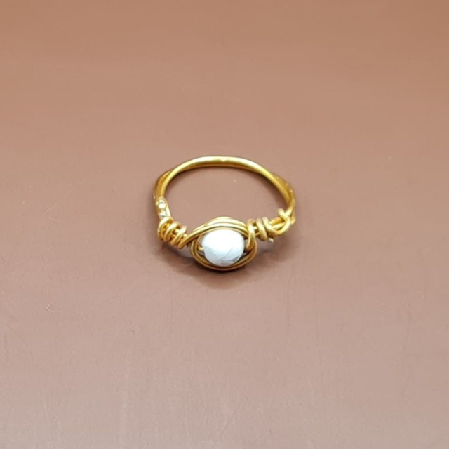 Bague non ajustable Howlite blanche 57