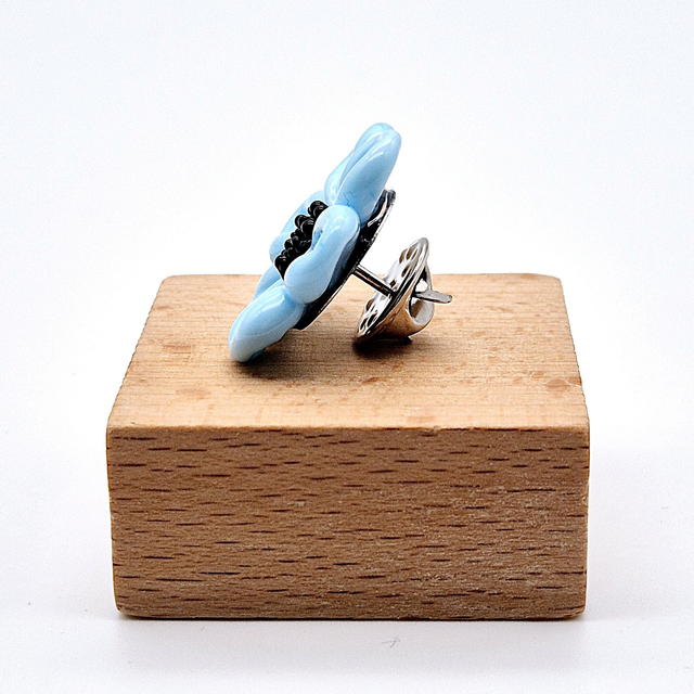 Pin's Marguerite bleue 1