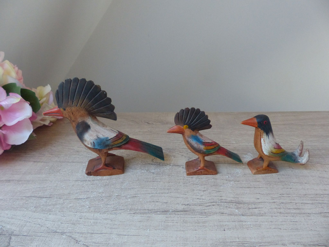 Sculptures d'un Oiseau et deux Roadrunners en Bois Sculptés et Peints à la main, Statuettes Oiseaux Décoratifs en Bois Art Populaire Vintage