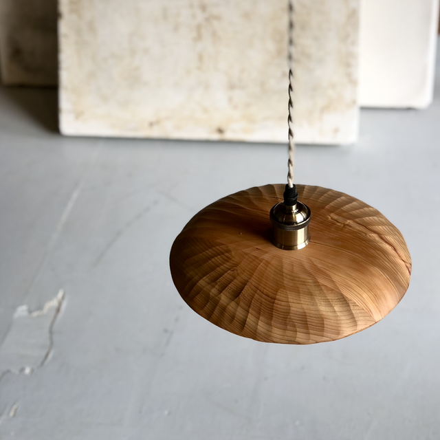 Suspension cèdre rouge 