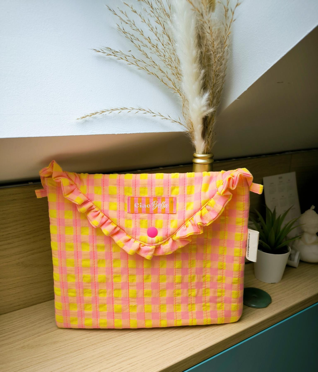 Pochette à froufrous 