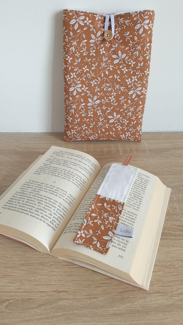 Pochette à livre + marque pages camel