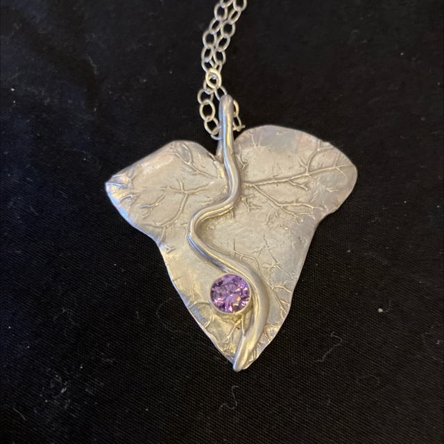 Ivy leaf pendant 