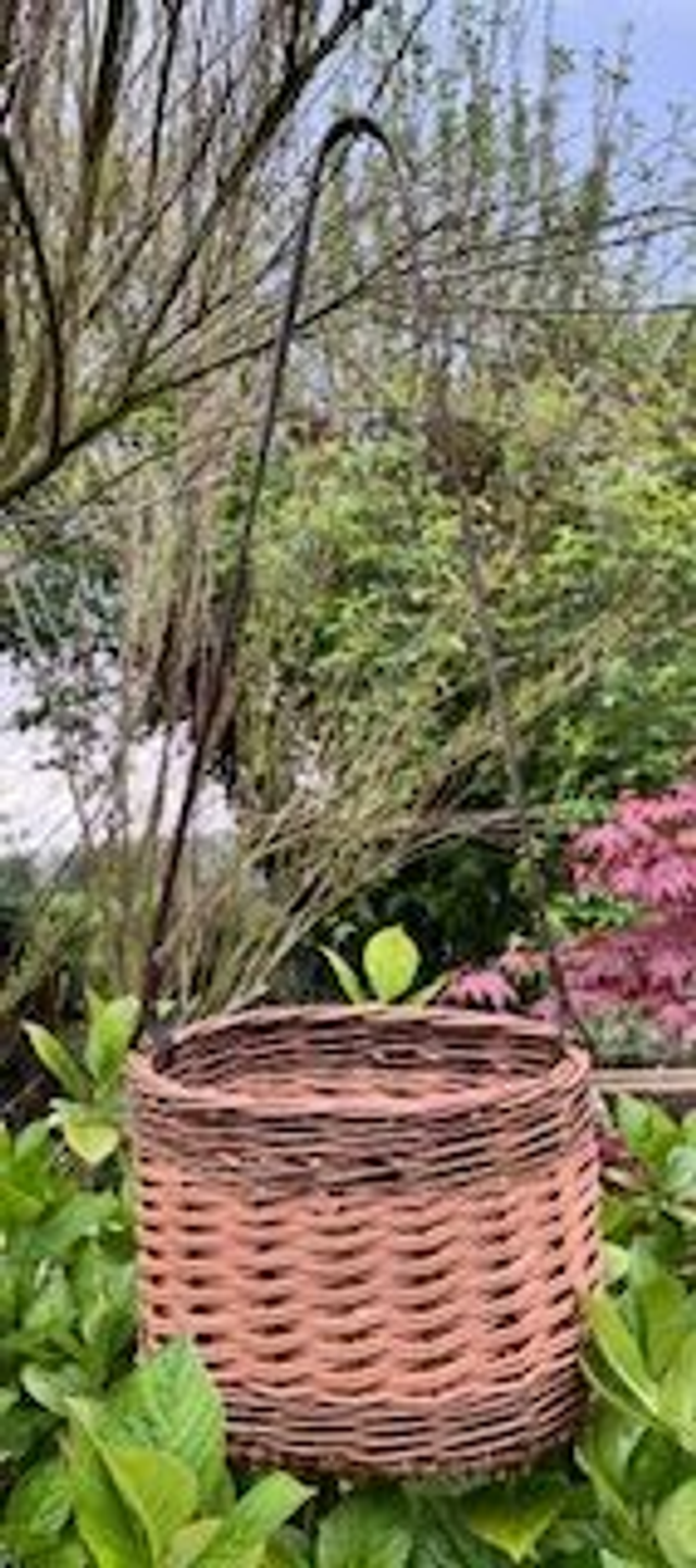 LR10 Foraging Shoulder Basket by Laura Rowlatt ,  Willow