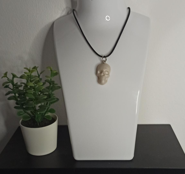 Pendentif SKULL blanc nacré 