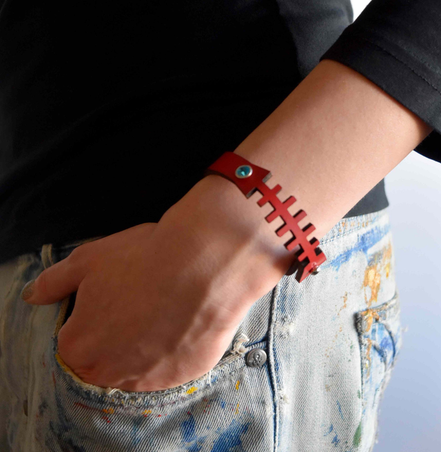 Red leather wristband "Lu"