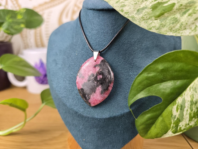 Pendentif Rhodonite A+ forme libre