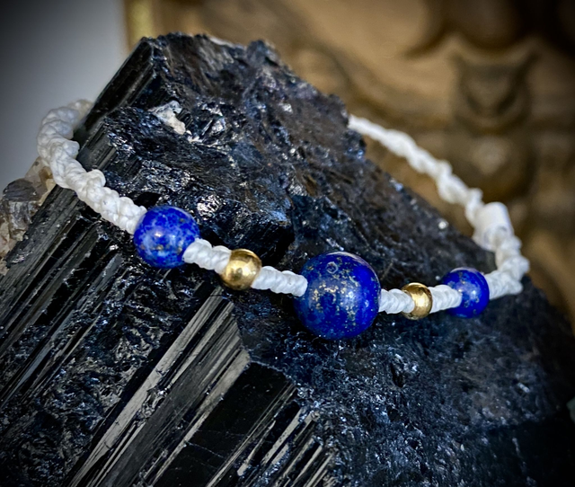Bracelet macramé et perles de Lapis Lazuli