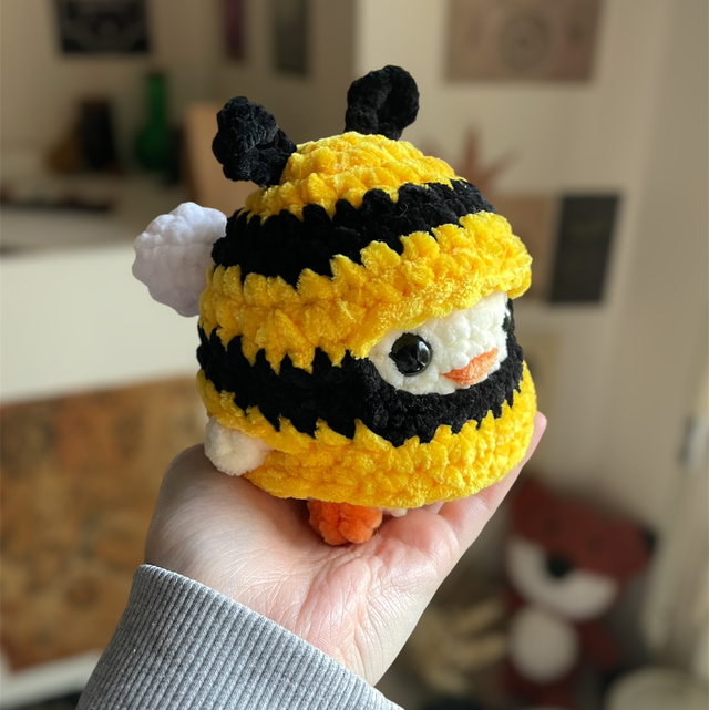 Poussin costume abeille