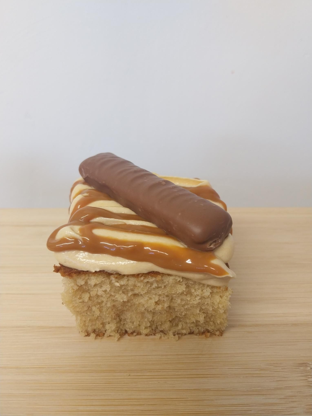 Twix Cake