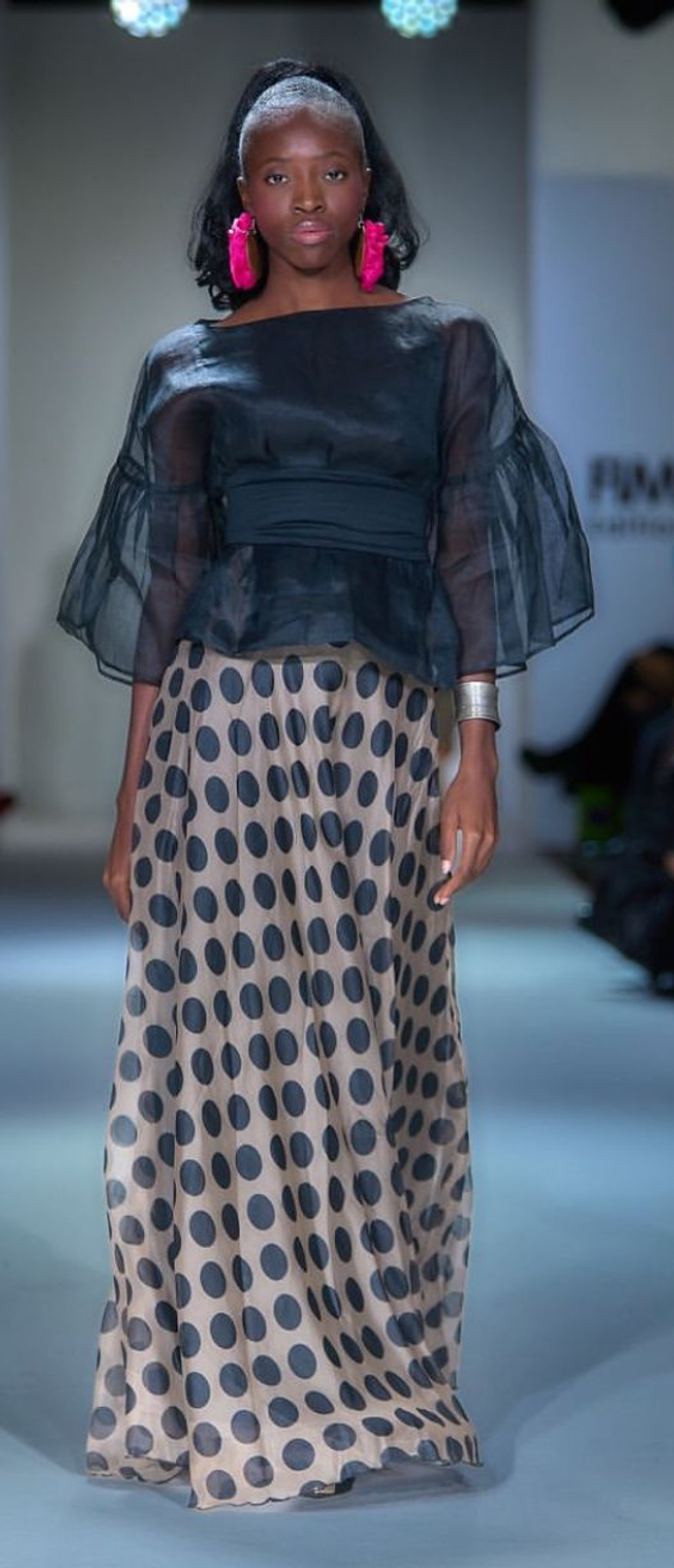 VENDUE! Blouse ceinturée avec manches évasées  en organdi 