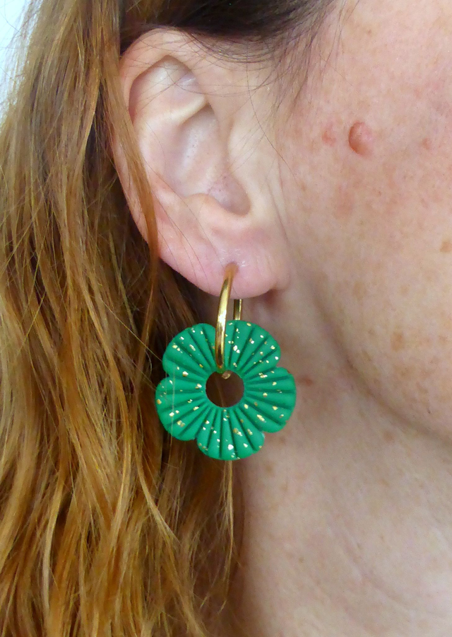 Perles fleurs pailletées vertes - Mix &amp; Boucles