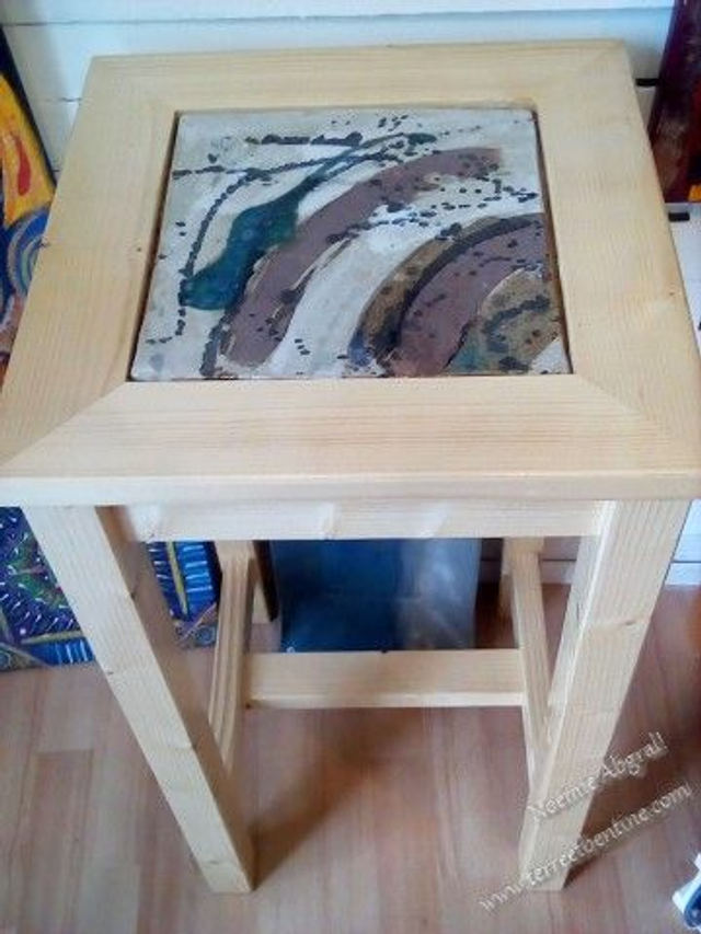 COMPOSITION: Table haute - Guéridon - 1 carreau