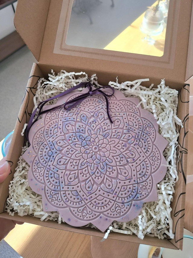 Zmrzlá švestka Mandala velká - vonný sójový vosk závěsný