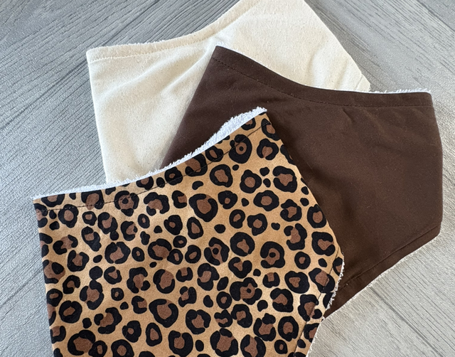 Three Pack Leopard & Plain Bamboo Bibs 