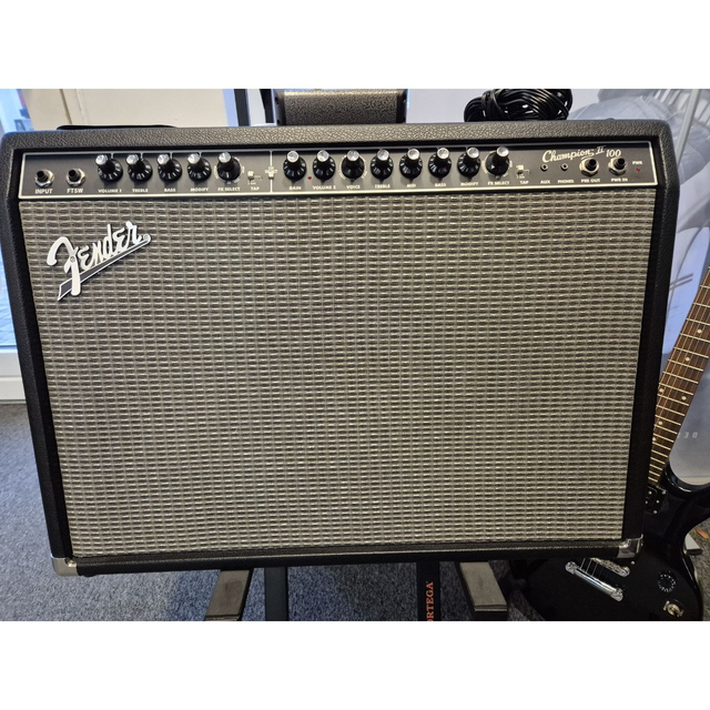 Fender Champion 2 100 m. stativ