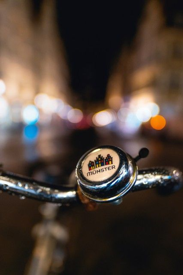 Fahrradklingel bei Nacht