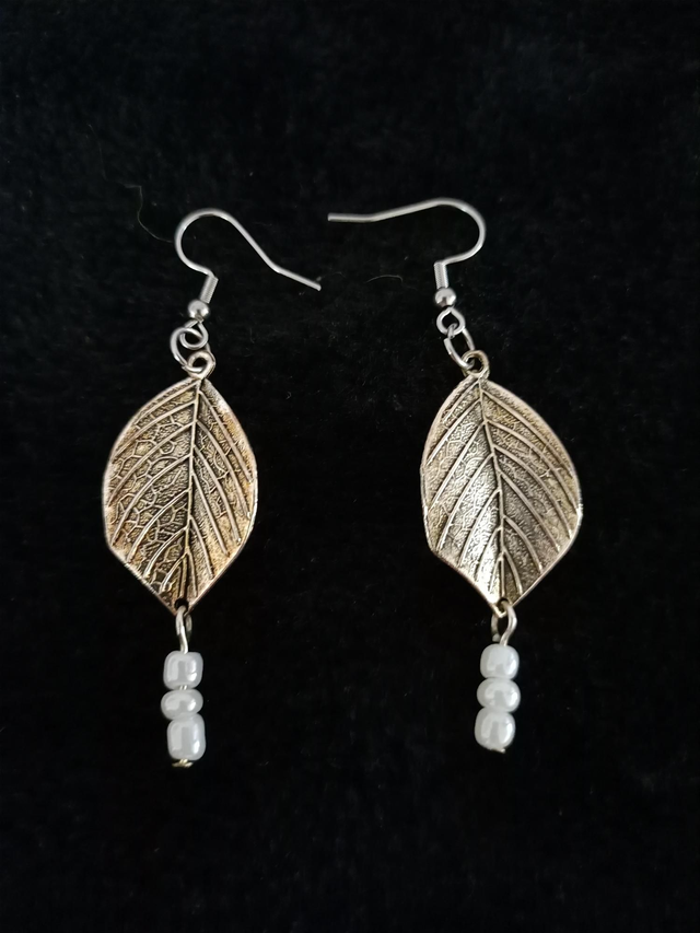 Boucles d'oreilles feuilles et perles 