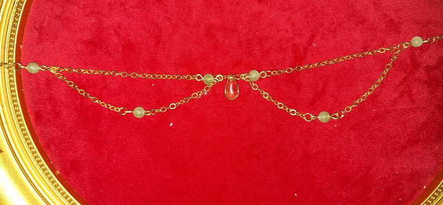 Sweetest darling chocker in gold with Peridot and a glass drop bead