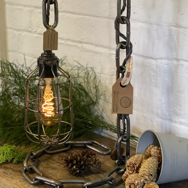 Chain Range Caged ( Medium chain lamp ) 