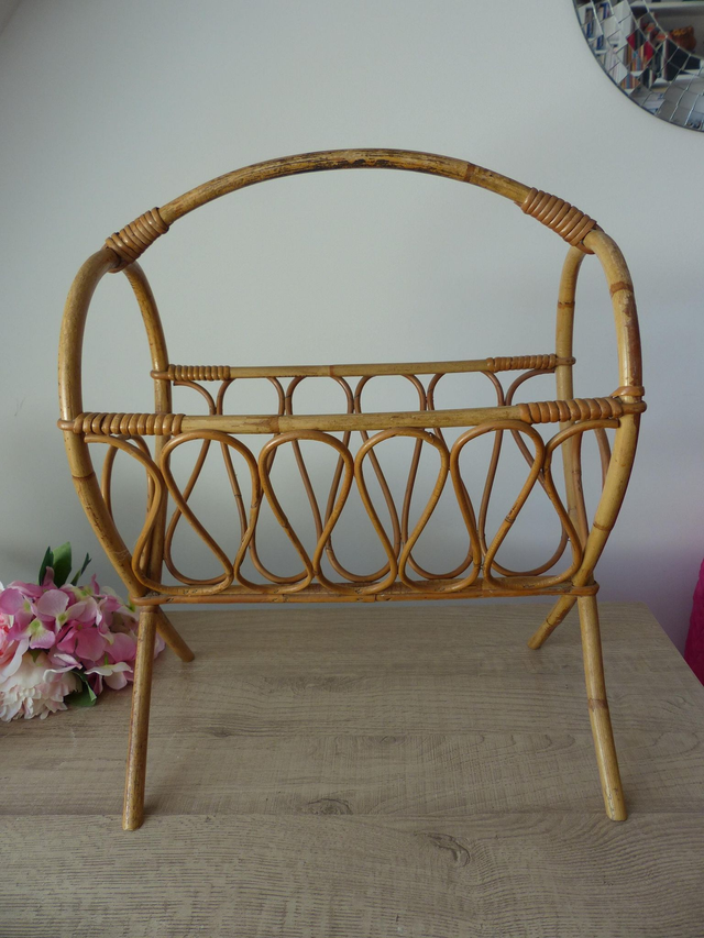 Porte revues en rotin vintage, panier à revues en osier décoration maison salon chambre boudoir