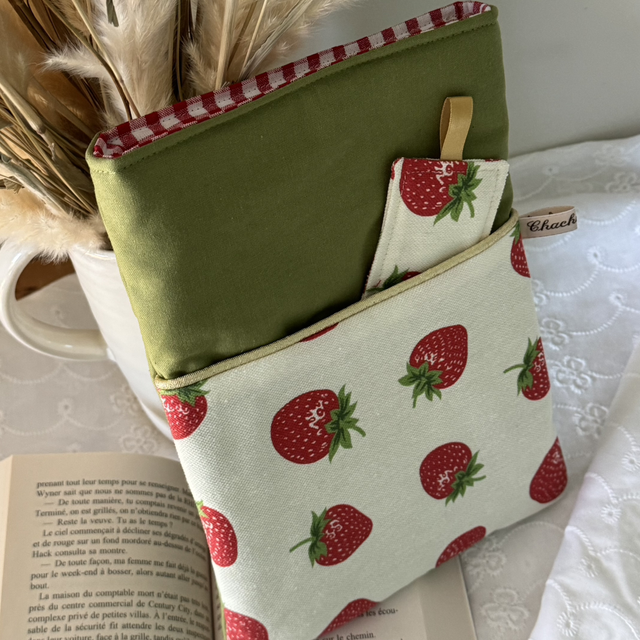 Pochette à livre et son signet Berry Patch