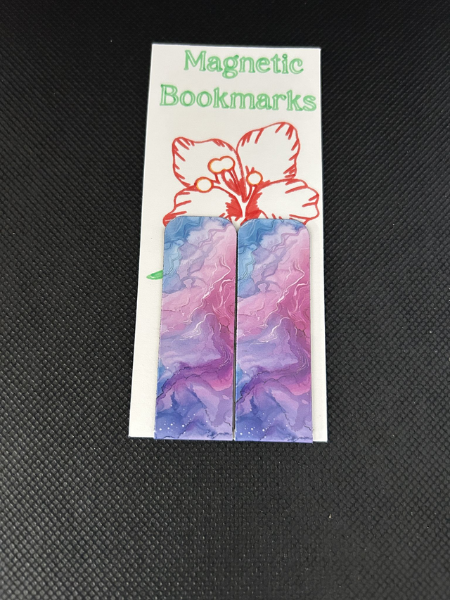 Magnetic book marks marble effect