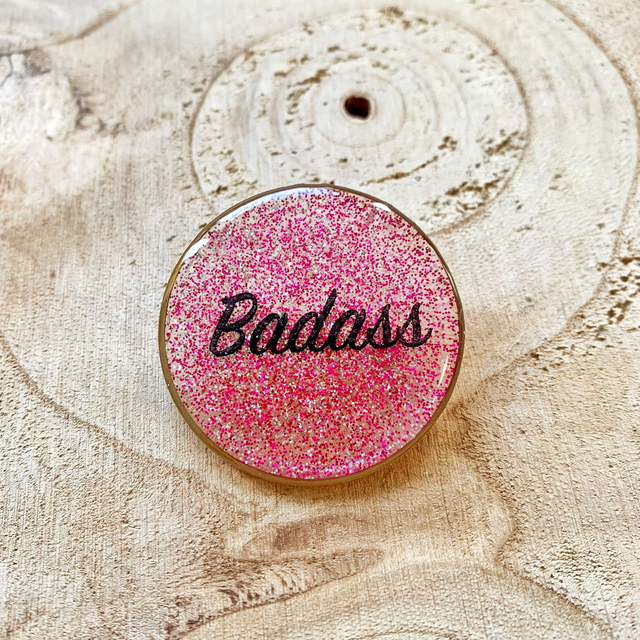 Broche Badass
