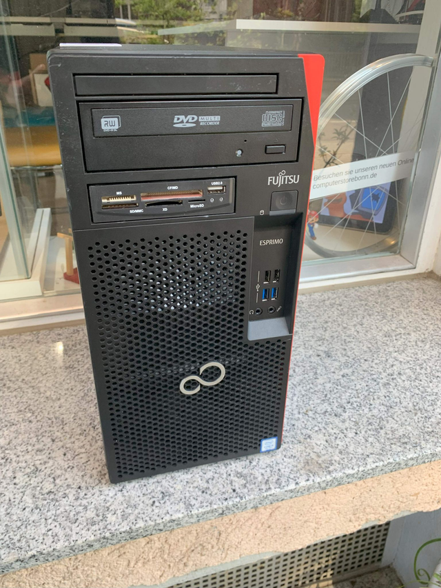 PC Fujitsu Esprimo P557/E85+ - Core i5-7400 - 8GB RAM - SSD 256 GB