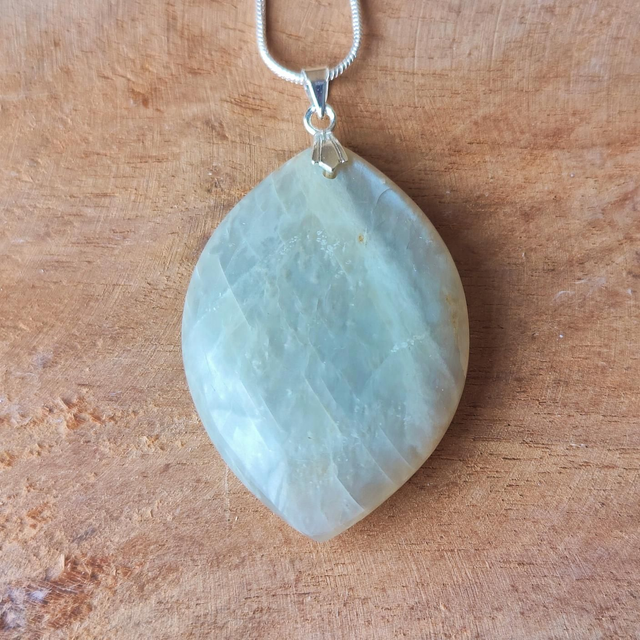 Pendentif "Séléné" Pierre de lune AA