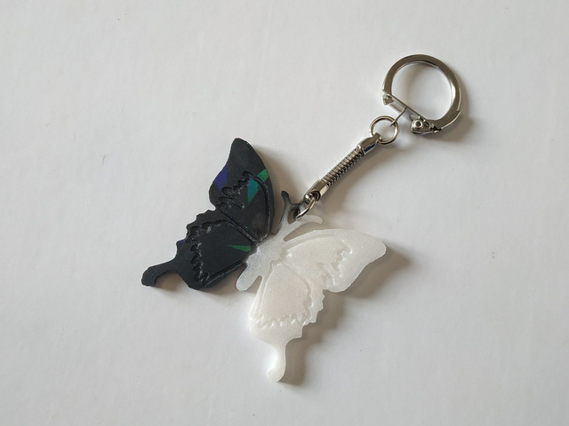 Porte-clés papillon noir et blanc