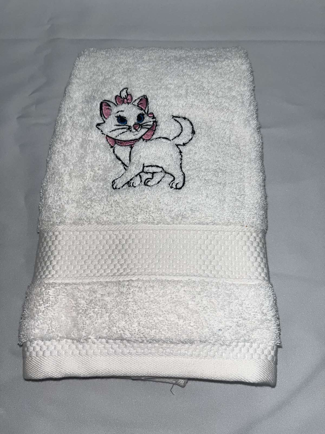 Serviette de toilette brodée