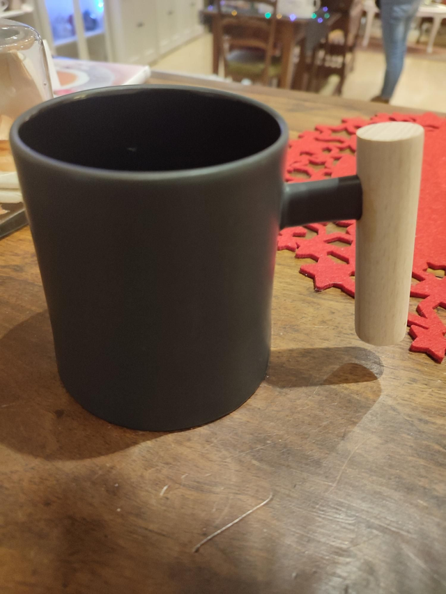 Mug noir et bois