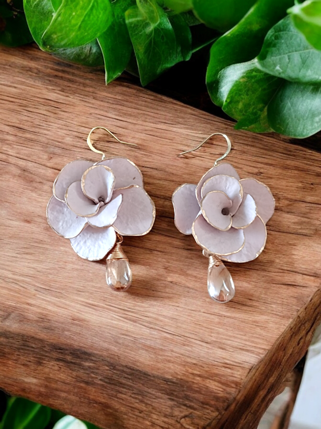 Boucles d&#039;oreilles fleur en argile polymère