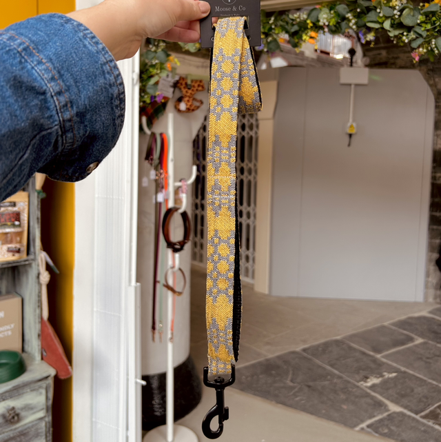 Moose &amp; Co Welsh Tapestry Blanket Design Dog Lead - Mustard and Grey