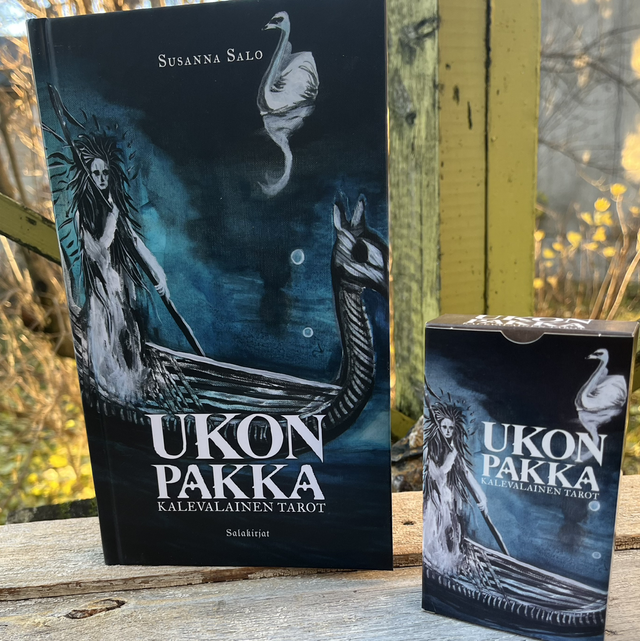 Ukon pakka kortit ja kirja