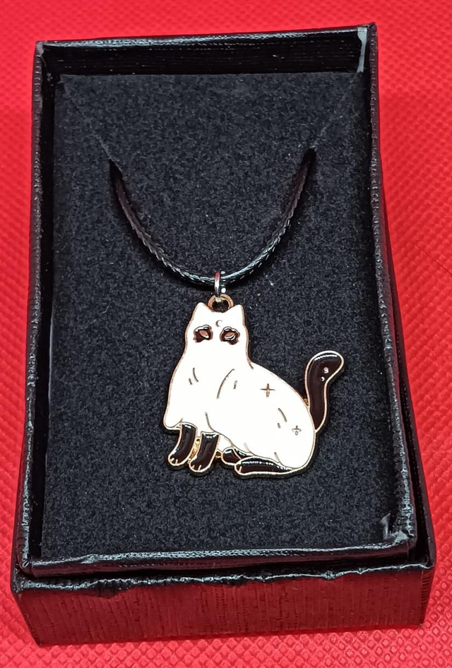 Enamel White Cat Pendant Necklace.