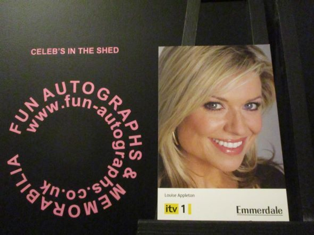 Emily Symons (Louise Appleton) Original Emmerdale Yellow &amp; Black Itv1 Logo Cast Card (SEE PIC)